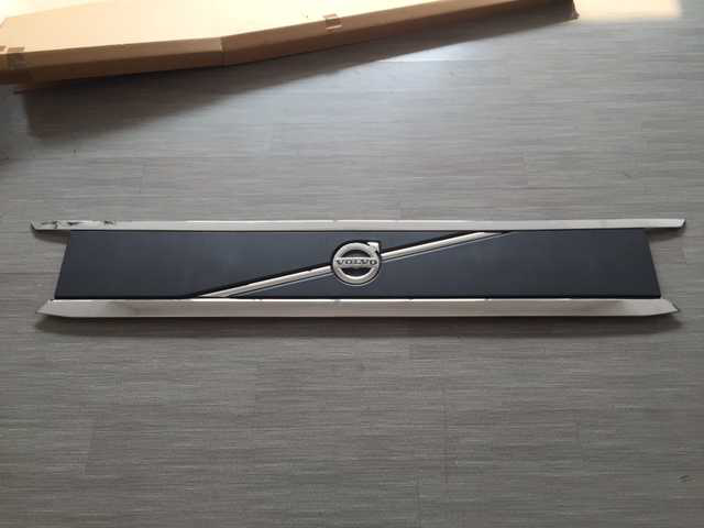 गर्म बिक्री वोल्वो नई एफ एच फ्रंट पैनल ढलाई OEM 84027588